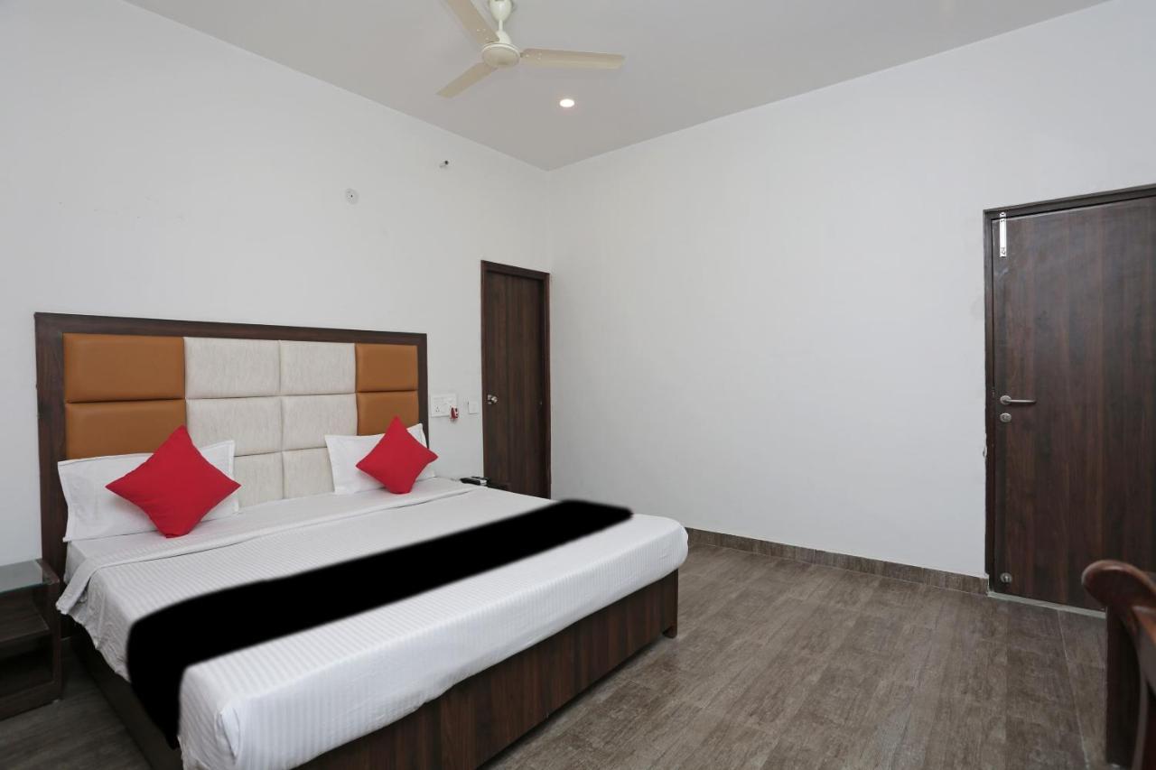 Hotel Capital O 37423 Golden Leaf Dehradun Exterior foto